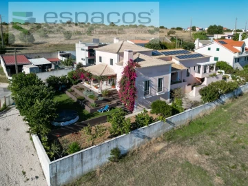 Moradia T5 para Venda em Santa Iria de Azoia, São João da Talha e Bobadela