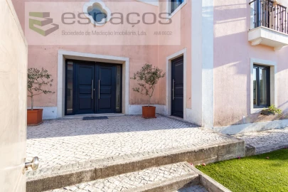 Moradia T5 para Venda em Santa Iria de Azoia, São João da Talha e Bobadela