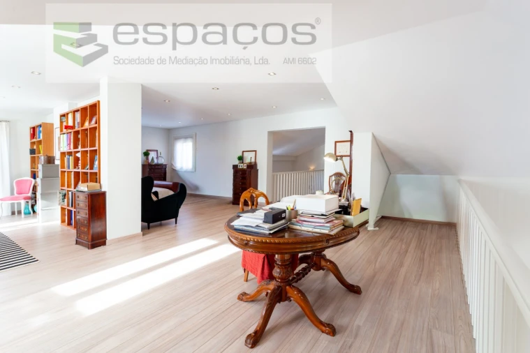 Moradia T5 para Venda em Santa Iria de Azoia, São João da Talha e Bobadela Foto 42