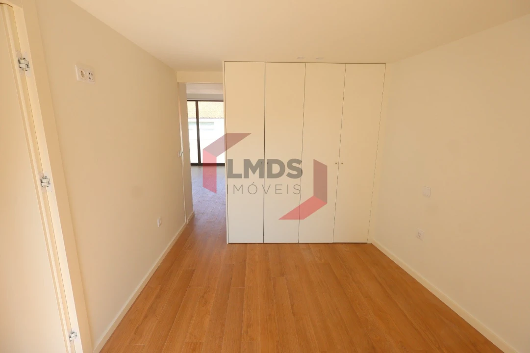 Apartamento T2 para Venda em Cedofeita, Santo Ildefonso, Sé, Miragaia, São Nicolau e Vitória Foto 4