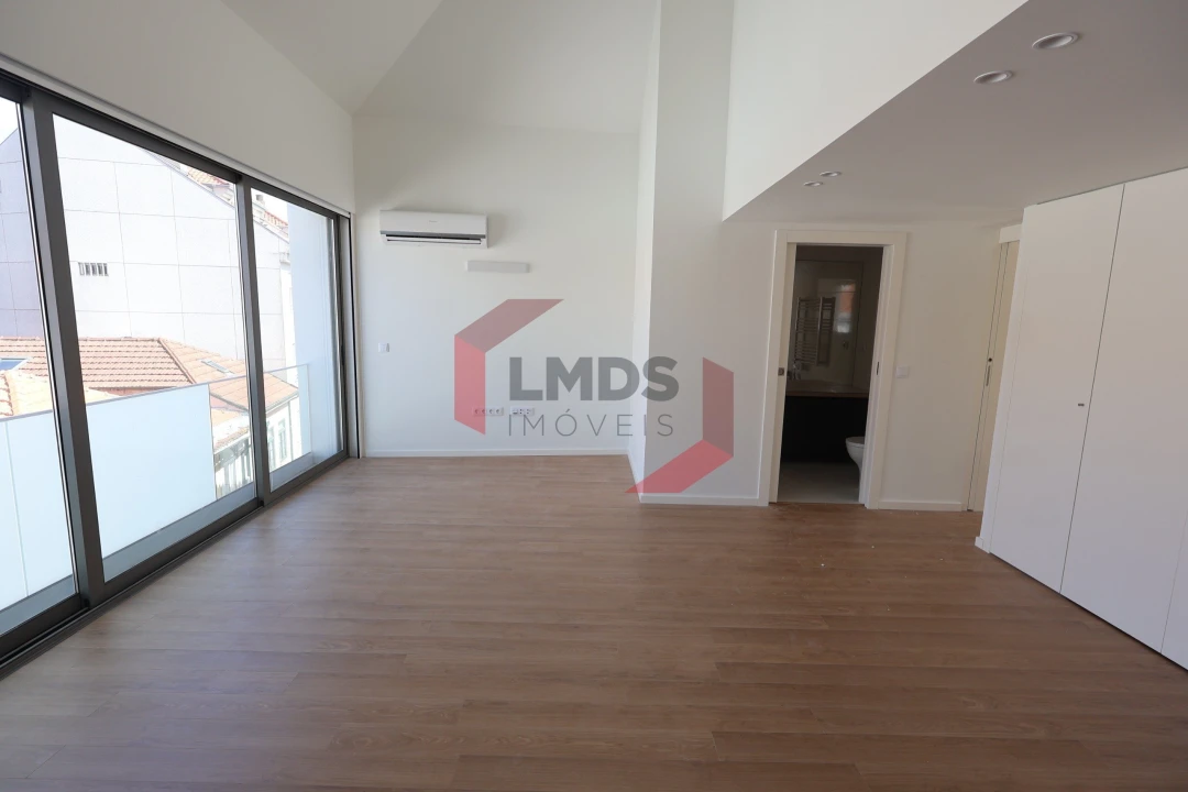 Apartamento T2 para Venda em Cedofeita, Santo Ildefonso, Sé, Miragaia, São Nicolau e Vitória Foto 1