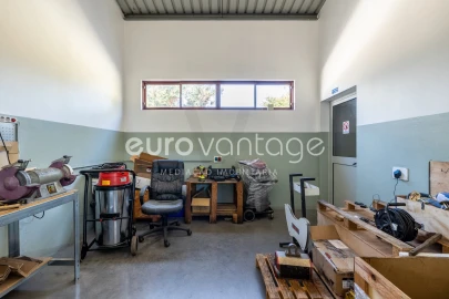 Armazém para Venda em Marinha Grande