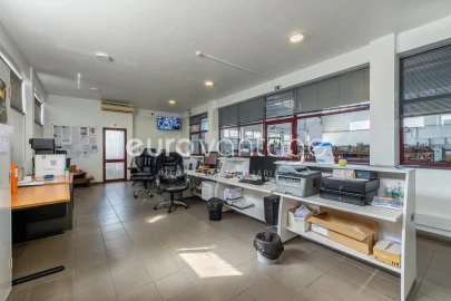 Armazém para Venda em Marinha Grande