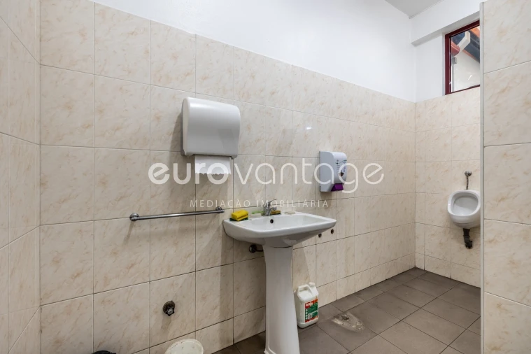 Armazém para Venda em Marinha Grande Foto 16