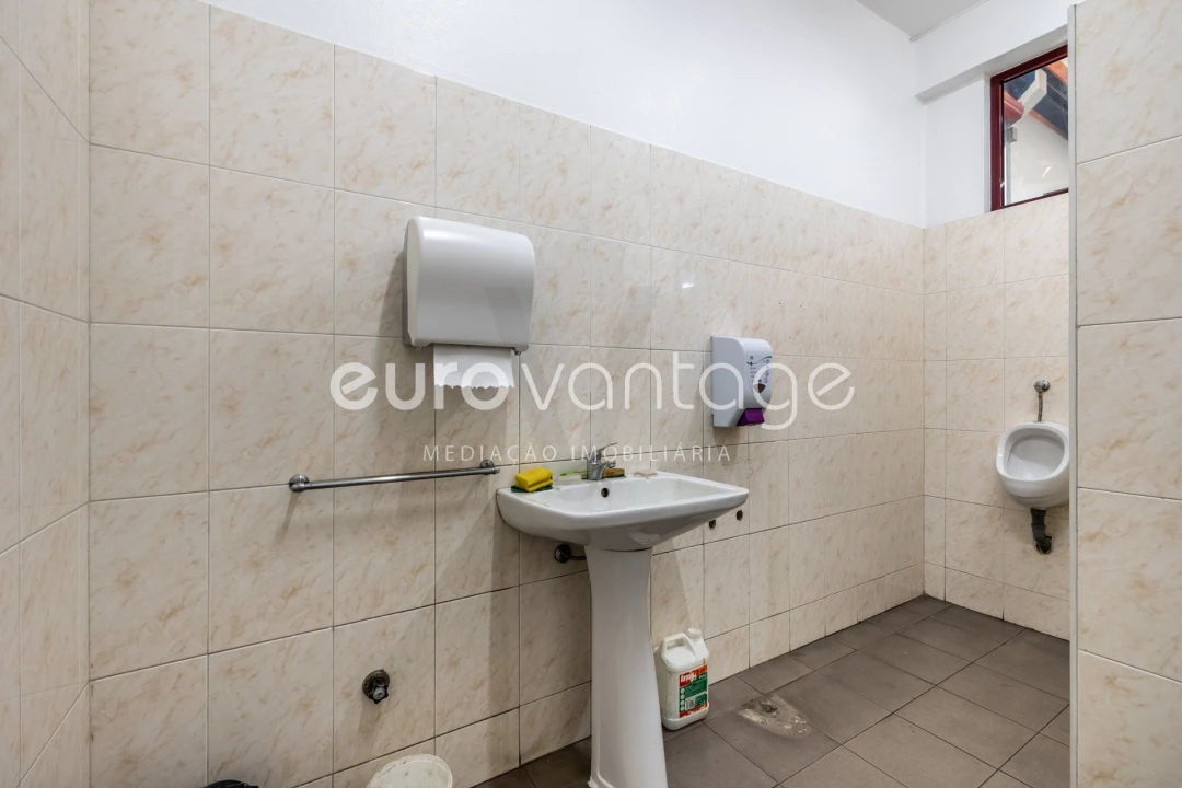 Armazém para Venda em Marinha Grande Foto 16