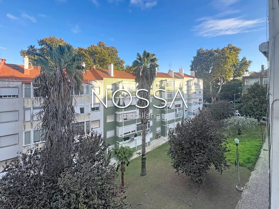Apartamento T2 para Venda em Benfica Foto 2