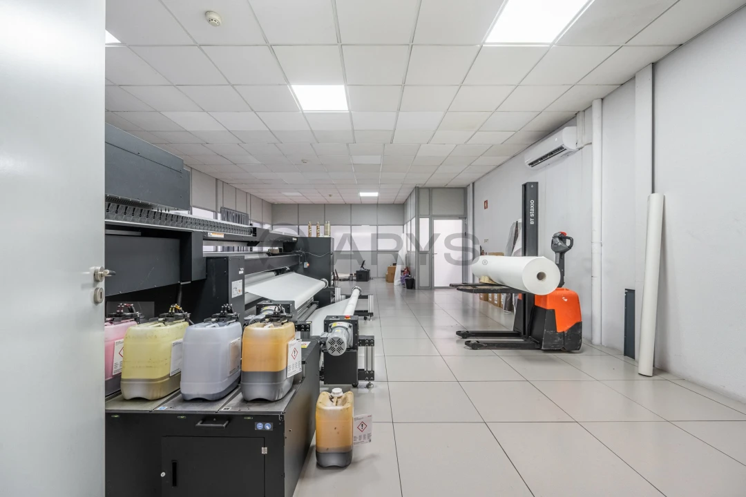 Armazém para Venda em Antas e Abade de Vermoim Foto 13