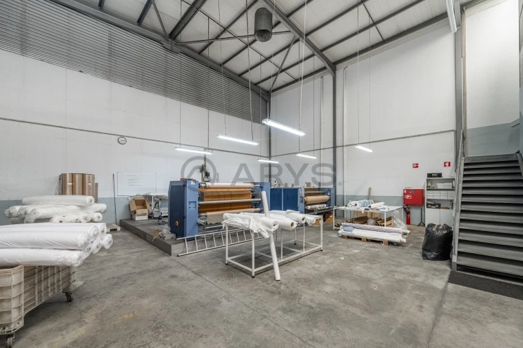 Armazém para Venda em Antas e Abade de Vermoim Foto 15