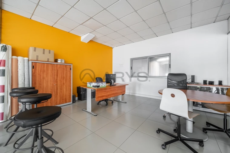 Armazém para Venda em Antas e Abade de Vermoim Foto 9