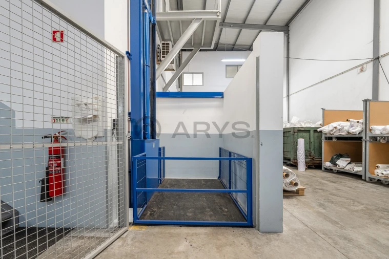 Armazém para Venda em Antas e Abade de Vermoim Foto 17