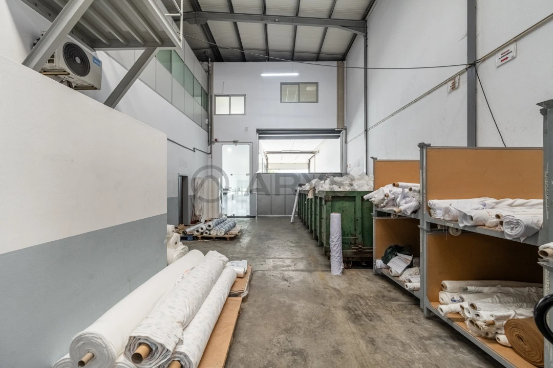 Armazém para Venda em Antas e Abade de Vermoim Foto 16