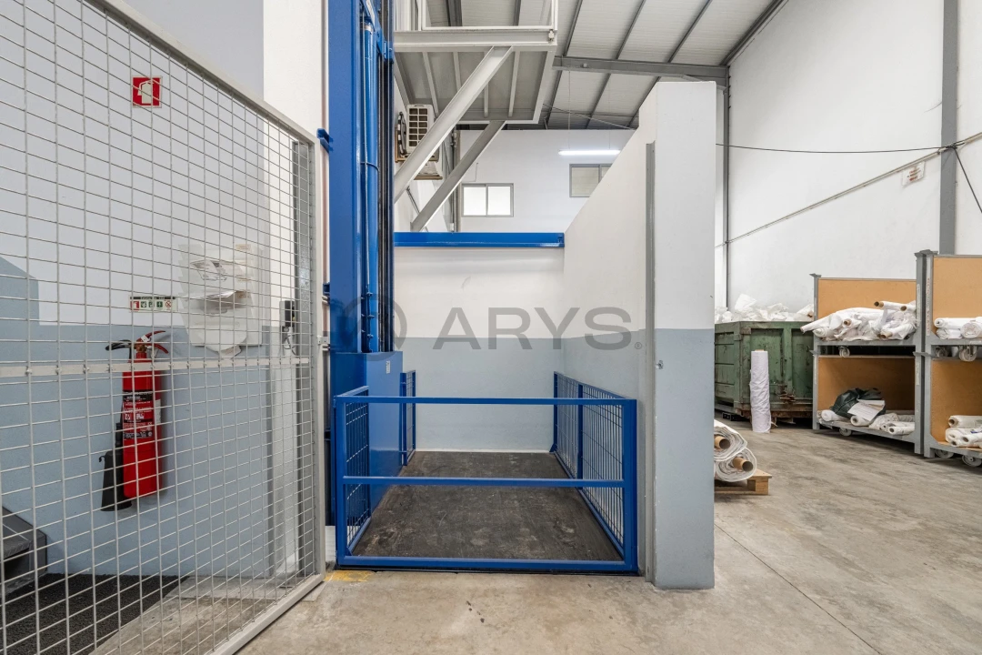 Armazém para Venda em Antas e Abade de Vermoim Foto 17