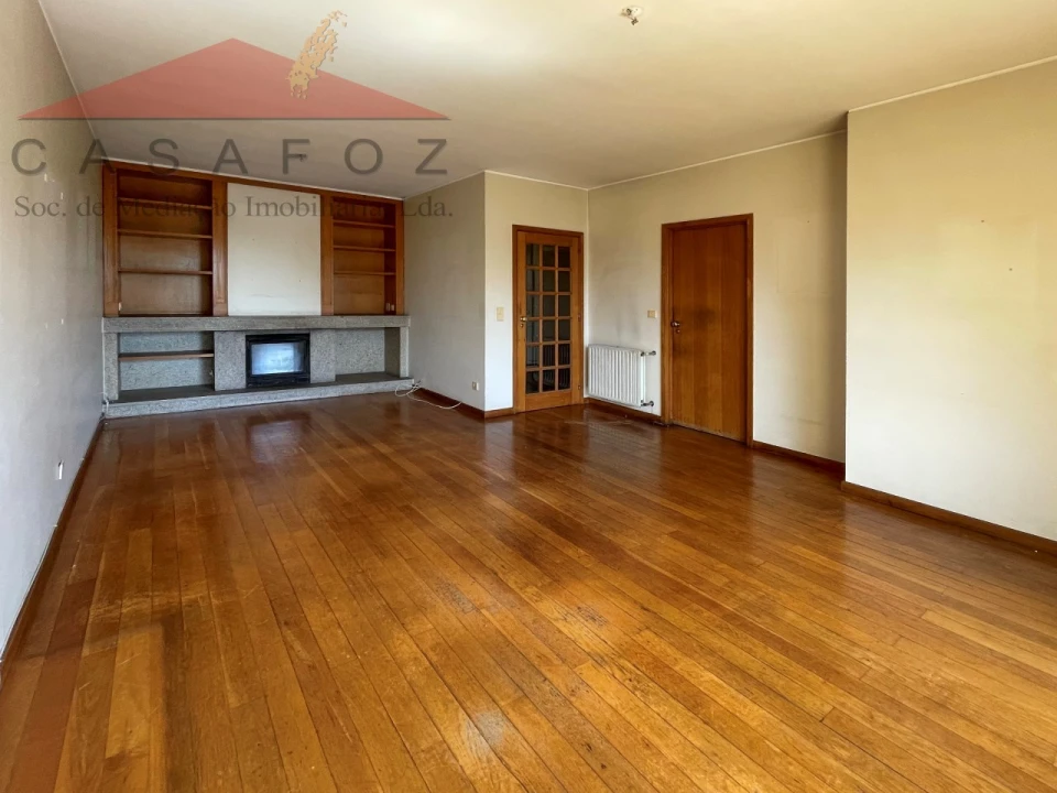 Apartamento T2 para Arrendamento em Ramalde Foto 2