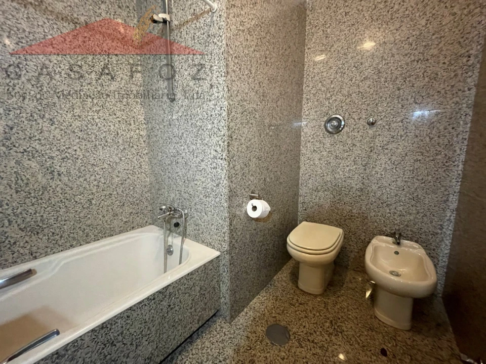 Apartamento T2 para Arrendamento em Ramalde Foto 31