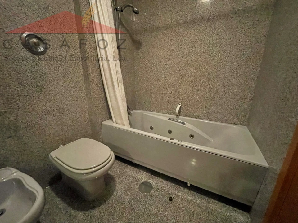 Apartamento T2 para Arrendamento em Ramalde Foto 25