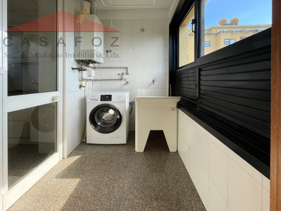 Apartamento T2 para Arrendamento em Ramalde Foto 11
