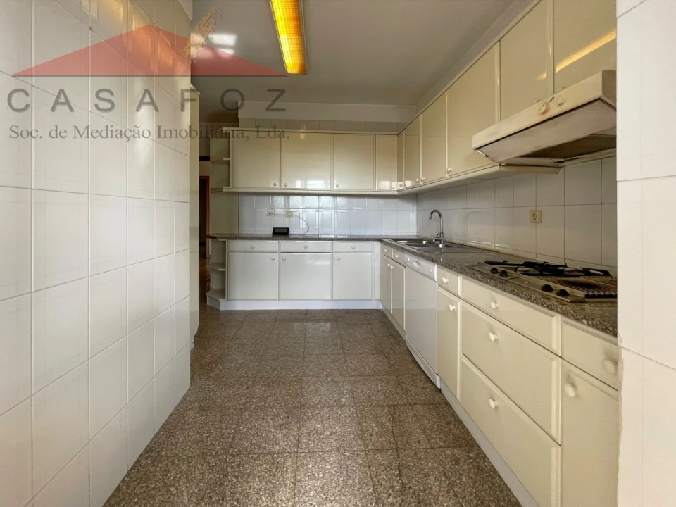 Apartamento T2 para Arrendamento em Ramalde Foto 8