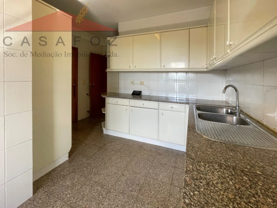 Apartamento T2 para Arrendamento em Ramalde Foto 10