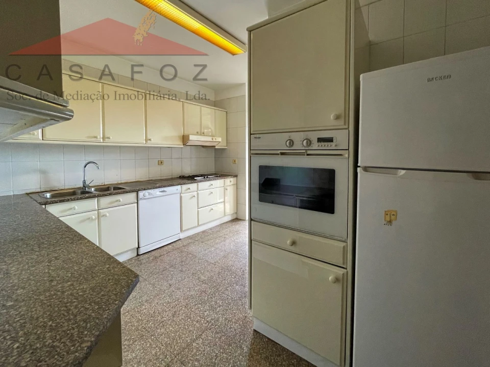 Apartamento T2 para Arrendamento em Ramalde Foto 7