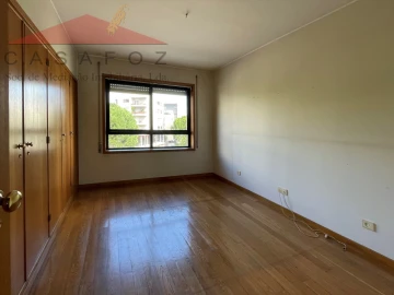 Apartamento T2 para Arrendamento em Ramalde