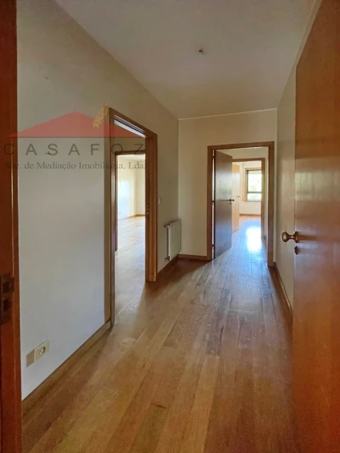 Apartamento T2 para Arrendamento em Ramalde