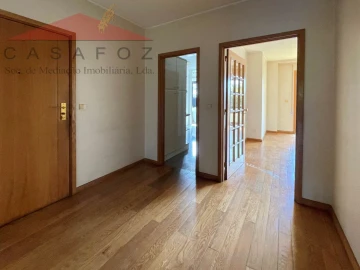 Apartamento T2 para Arrendamento em Ramalde
