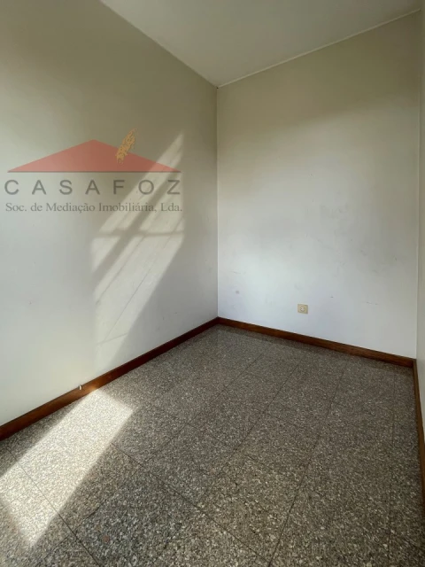 Apartamento T2 para Arrendamento em Ramalde
