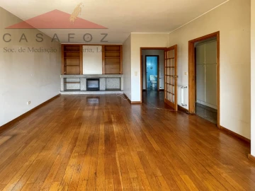 Apartamento T2 para Arrendamento em Ramalde