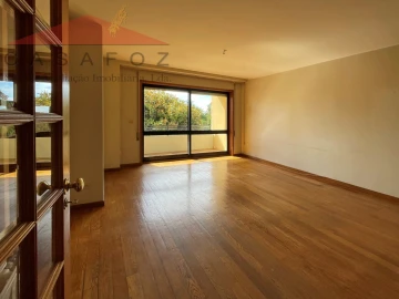 Apartamento T2 para Arrendamento em Ramalde