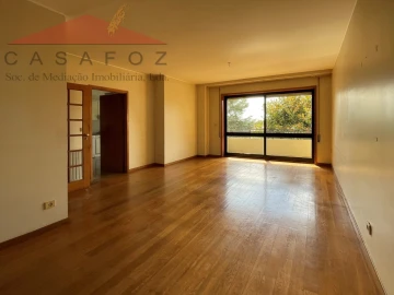 Apartamento T2 para Arrendamento em Ramalde