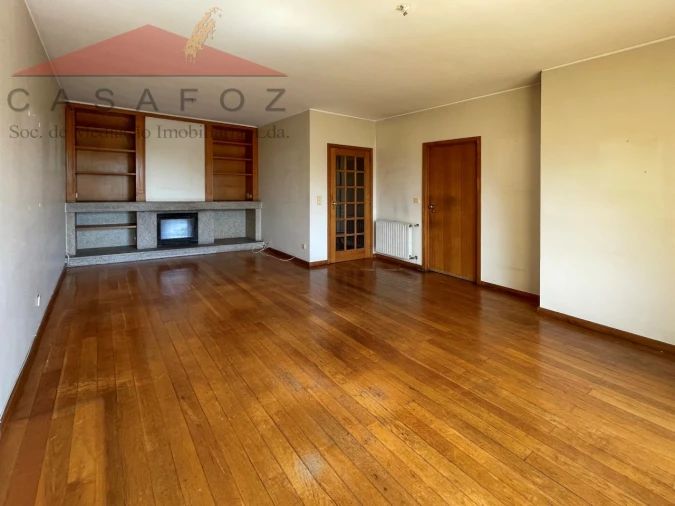 Apartamento T2 para Arrendamento em Ramalde Foto 2