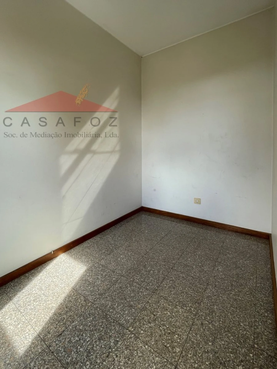 Apartamento T2 para Arrendamento em Ramalde Foto 13