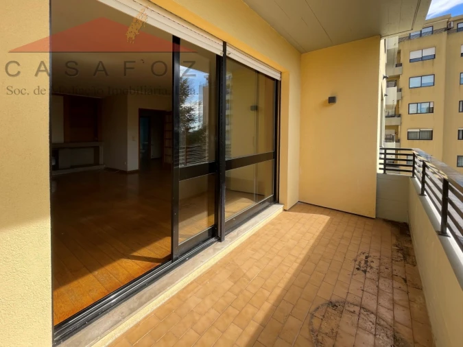 Apartamento T2 para Arrendamento em Ramalde Foto 5