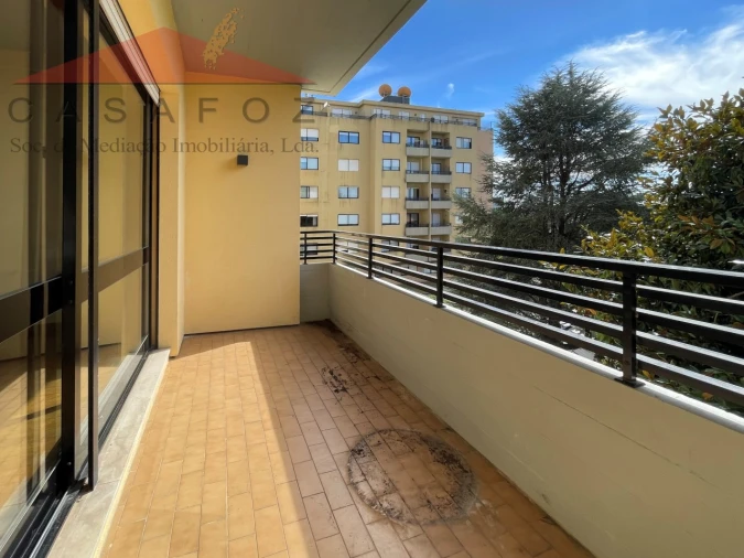 Apartamento T2 para Arrendamento em Ramalde Foto 6