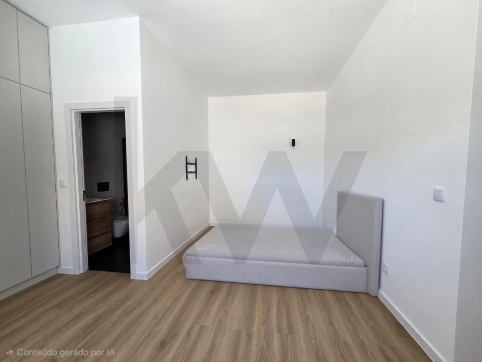 Moradia T6 para Venda em Porto Salvo Foto 33