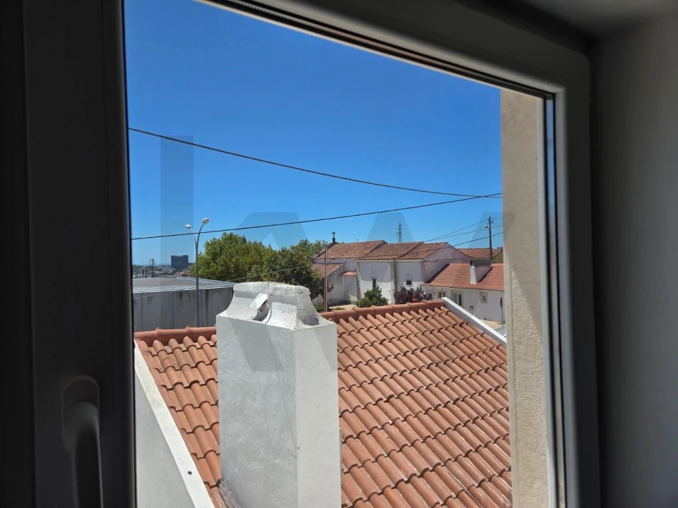 Moradia T6 para Venda em Porto Salvo Foto 24