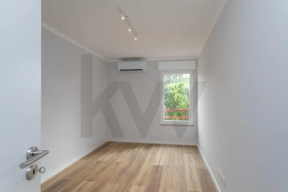 Apartamento T2 para Arrendamento em Lumiar