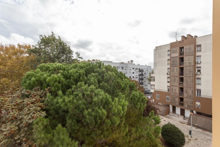 Apartamento T2 para Arrendamento em Lumiar Foto 26