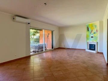 Apartamento T3 para Arrendamento em Charneca de Caparica e Sobreda
