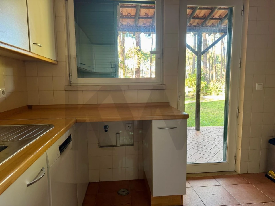 Apartamento T3 para Arrendamento em Charneca de Caparica e Sobreda Foto 11