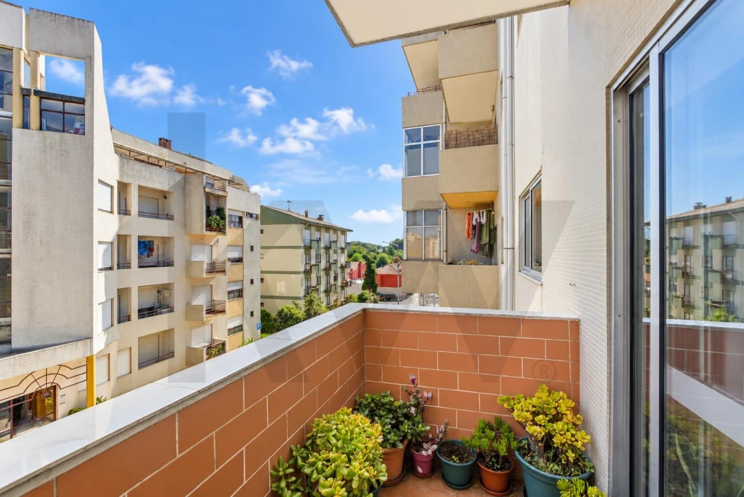 Apartamento T2 para Venda em Rio Tinto Foto 3