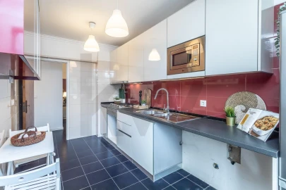 Apartamento T2 para Venda em Carnaxide e Queijas