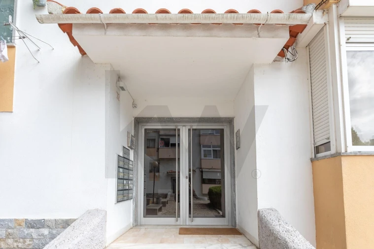 Apartamento T2 para Venda em Carnaxide e Queijas Foto 40
