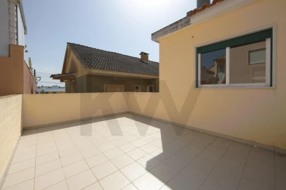 Apartamento T2 para Arrendamento em São Domingos de Rana