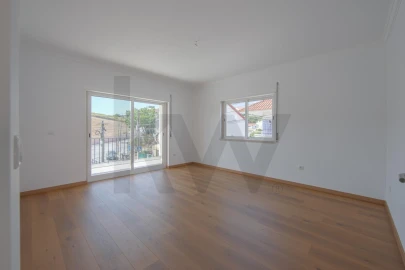Apartamento T2 para Arrendamento em São Domingos de Rana