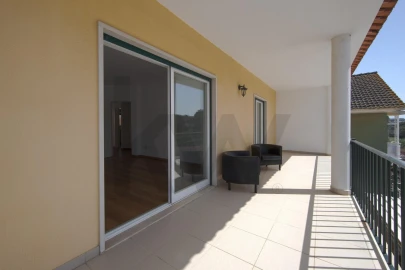 Apartamento T2 para Arrendamento em São Domingos de Rana