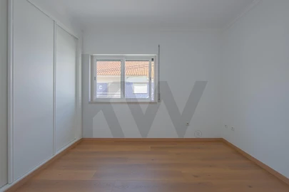 Apartamento T2 para Arrendamento em São Domingos de Rana