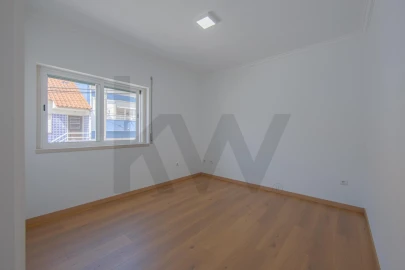 Apartamento T2 para Arrendamento em São Domingos de Rana
