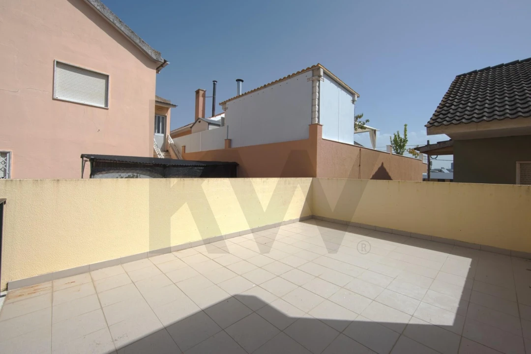 Apartamento T2 para Arrendamento em São Domingos de Rana Foto 9