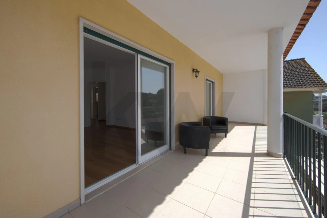 Apartamento T2 para Arrendamento em São Domingos de Rana Foto 32